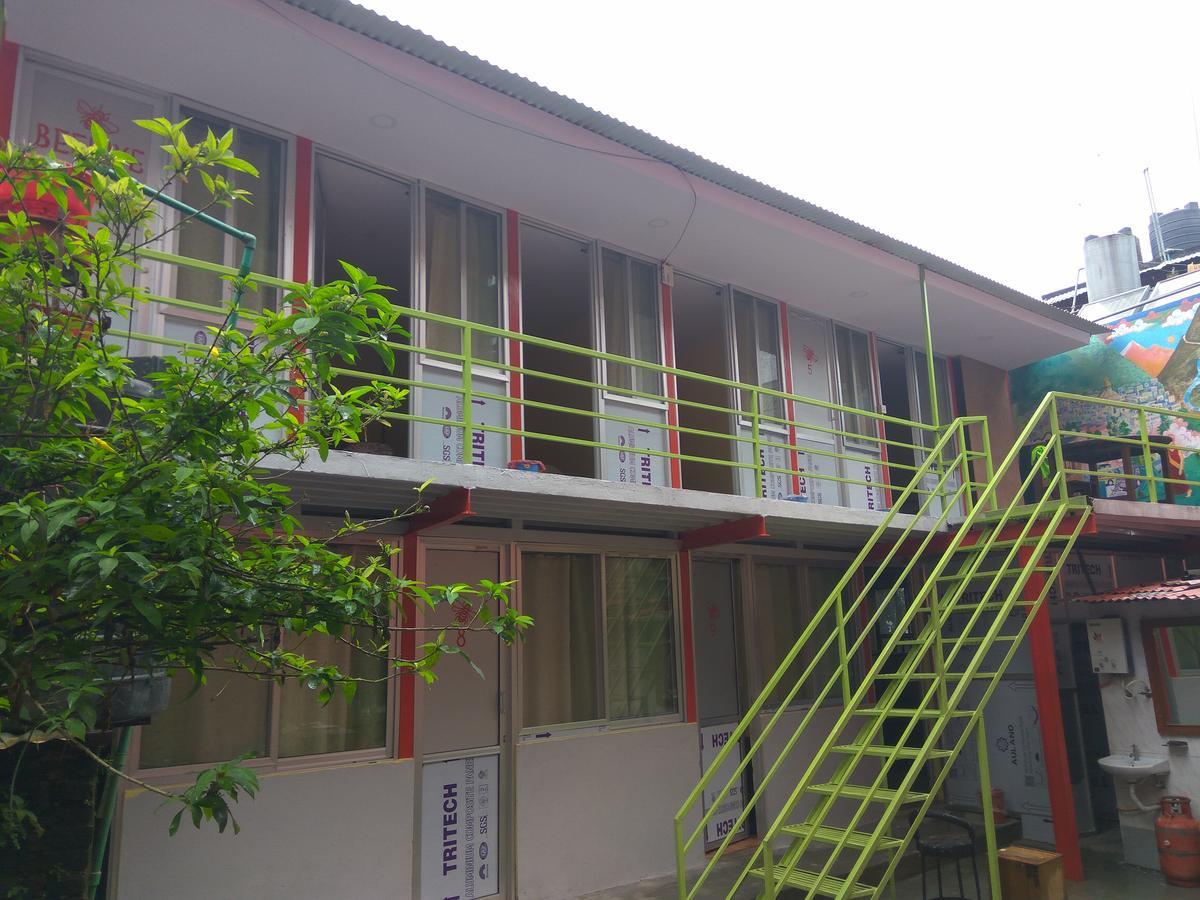 Beehive Hostel カトマンズ エクステリア 写真