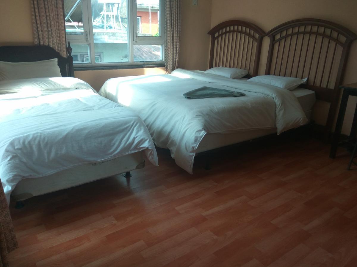 Beehive Hostel カトマンズ エクステリア 写真